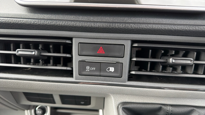Volkswagen Crafter Cr35 Mwb Diesel Fwd 2.0 TDI 140PS Commerce Plus High Roof Van - Image 39